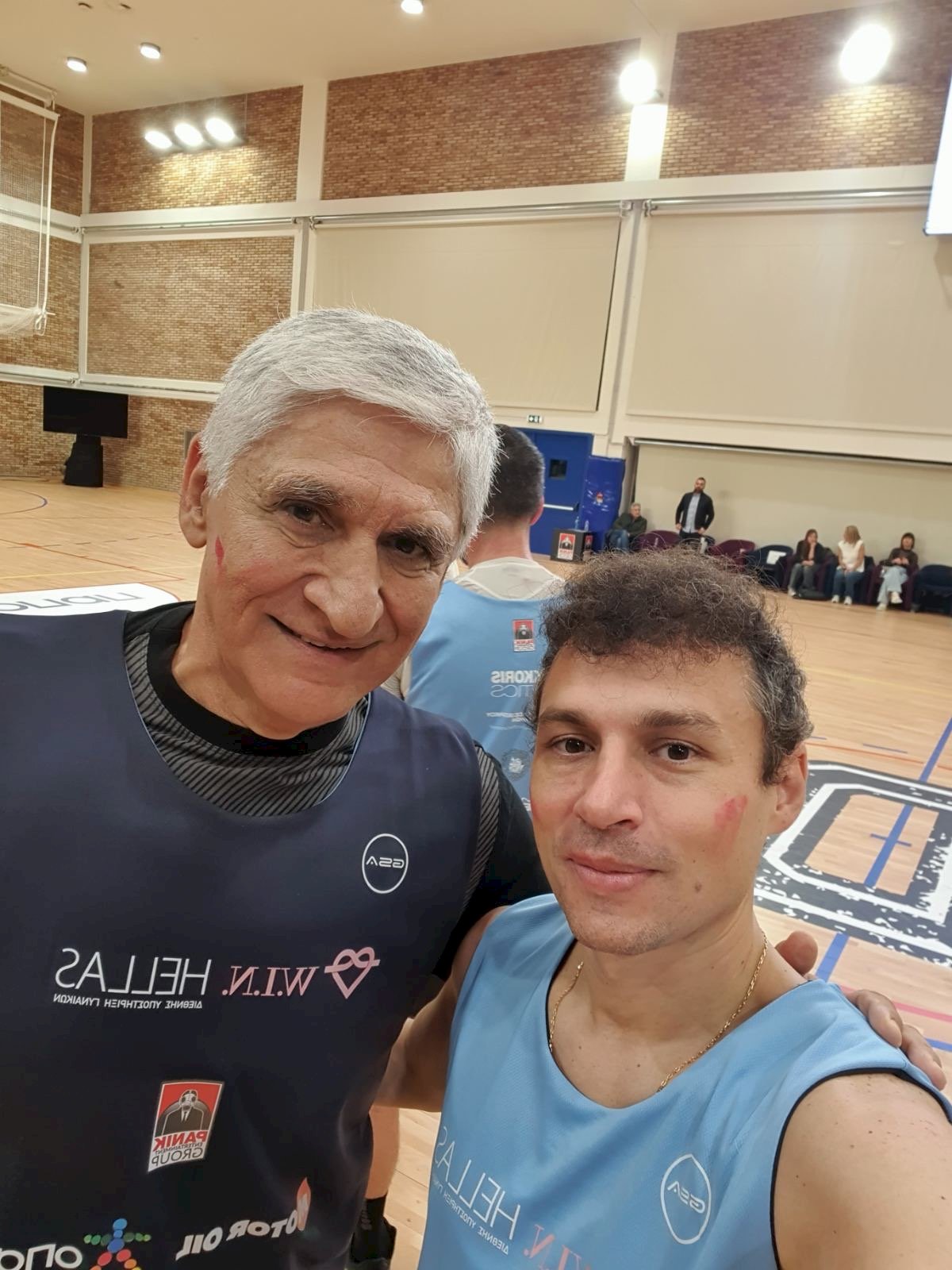 &Sigma;&upsilon;&mu;&mu;&epsilon;&tau;&omicron;&chi;ή &tau;&omicron;&upsilon; &Alpha;.&Delta;&rho;ί&kappa;&omicron;&upsilon; &sigma;&epsilon; έ&nu;&alpha;&nu; &delta;&iota;&alpha;&phi;&omicron;&rho;&epsilon;&tau;&iota;&kappa;ό &alpha;&gamma;ώ&nu;&alpha; &mu;&pi;ά&sigma;&kappa;&epsilon;&tau; &gamma;&iota;&alpha; &tau;&eta;&nu; &epsilon;&xi;ά&lambda;&epsilon;&iota;&psi;&eta; &tau;&eta;&sigmaf; &beta;ί&alpha;&sigmaf; &tau;&omega;&nu; &gamma;&upsilon;&nu;&alpha;&iota;&kappa;ώ&nu;