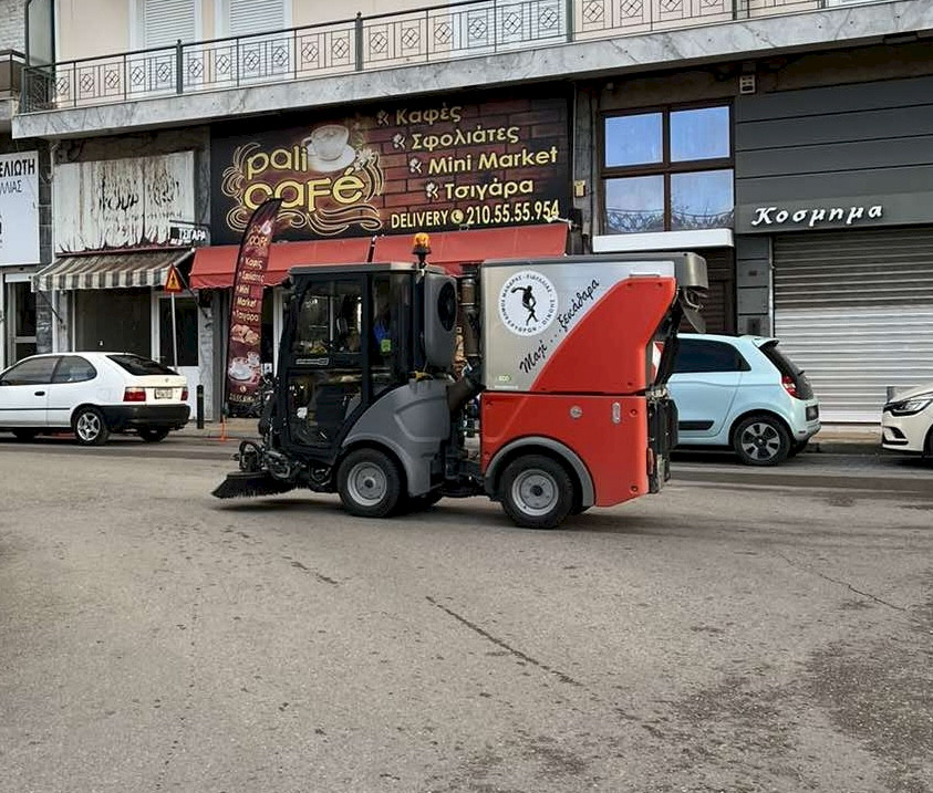 Έπιασαν δουλειά τα νέα υπερσύγχρονα πολυμηχανήματα-σάρωθρα στον Δήμο Μάνδρας-Ειδυλλίας