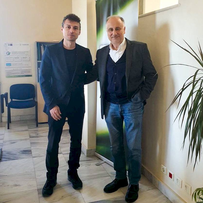 &laquo;&Sigma;&upsilon;&nu;ά&nu;&tau;&eta;&sigma;&eta; &tau;&omicron;&upsilon; &Delta;&eta;&mu;ά&rho;&chi;&omicron;&upsilon; &Alpha;&rho;&mu;&omicron;&delta;ί&omicron;&upsilon; &Delta;&rho;ί&kappa;&omicron;&upsilon; &mu;&epsilon; &tau;&omicron;&nu; &Pi;&rho;ό&epsilon;&delta;&rho;&omicron; &tau;&omicron;&upsilon; &Pi;&rho;ά&sigma;&iota;&nu;&omicron;&upsilon; &Tau;&alpha;&mu;&epsilon;ί&omicron;&upsilon; &kappa;. &Gamma;&iota;ά&nu;&nu;&eta; &Alpha;&nu;&delta;&rho;&omicron;&upsilon;&lambda;ά&kappa;&eta; &ndash; &Tau;&rho;ί&alpha; &sigma;&eta;&mu;&alpha;&nu;&tau;&iota;&kappa;ά &nu;έ&alpha; έ&rho;&gamma;&alpha; &sigma;&tau;&omicron;&nu; &Delta;ή&mu;&omicron; &Mu;ά&nu;&delta;&rho;&alpha;&sigmaf; &ndash; &Epsilon;&iota;&delta;&upsilon;&lambda;&lambda;ί&alpha;&sigmaf;.&raquo;