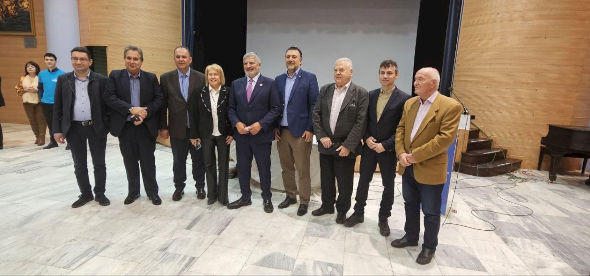 &Omicron; &Delta;ή&mu;&alpha;&rho;&chi;&omicron;&sigmaf; &Mu;ά&nu;&delta;&rho;&alpha;&sigmaf;-&Epsilon;&iota;&delta;&upsilon;&lambda;&lambda;ί&alpha;&sigmaf;  &kappa;. &Alpha;&rho;&mu;ό&delta;&iota;&omicron;&sigmaf; &Delta;&rho;ί&kappa;&omicron;&sigmaf; &epsilon;&xi;&epsilon;&lambda;έ&gamma;&eta; &Alpha;&nu;&tau;&iota;&pi;&rho;ό&epsilon;&delta;&rho;&omicron;&sigmaf; &sigma;&tau;&omicron; &Epsilon;&lambda;&lambda;&eta;&nu;&iota;&kappa;ό &Delta;&iota;&alpha;&delta;&eta;&mu;&omicron;&tau;&iota;&kappa;ό &Delta;ί&kappa;&tau;&upsilon;&omicron; &Upsilon;&gamma;&iota;ώ&nu; &Pi;ό&lambda;&epsilon;&omega;&nu; &tau;&omicron;&upsilon; &Pi;&alpha;&gamma;&kappa;ό&sigma;&mu;&iota;&omicron;&upsilon; &Omicron;&rho;&gamma;&alpha;&nu;&iota;&sigma;&mu;&omicron;ύ &Upsilon;&gamma;&epsilon;ί&alpha;&sigmaf; (&Pi;.&Omicron;.&Upsilon;).