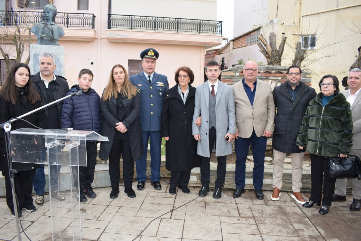 &Tau;&omicron;&nu; &pi;&epsilon;&sigma;ό&nu;&tau;&alpha; &Epsilon;&pi;&iota;&sigma;&mu;&eta;&nu;&alpha;&gamma;ό &Nu;&iota;&kappa;ό&lambda;&alpha;&omicron; &Nu;έ&zeta;&eta; &tau;ί&mu;&eta;&sigma;&epsilon; &omicron; &Delta;ή&mu;&omicron;&sigmaf; &Mu;ά&nu;&delta;&rho;&alpha;&sigmaf; &ndash;&Epsilon;&iota;&delta;&upsilon;&lambda;&lambda;ί&alpha;&sigmaf;