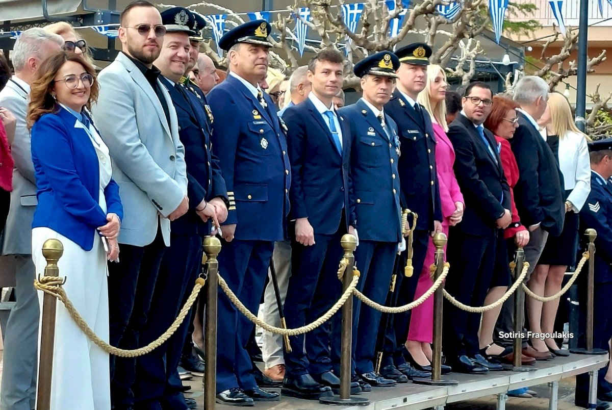 &Mu;&epsilon; &kappa;ά&theta;&epsilon; &lambda;&alpha;&mu;&pi;&rho;ό&tau;&eta;&tau;&alpha; &pi;&rho;&alpha;&gamma;&mu;&alpha;&tau;&omicron;&pi;&omicron;&iota;ή&theta;&eta;&kappa;&epsilon; &omicron; &epsilon;&omicron;&rho;&tau;&alpha;&sigma;&mu;ό&sigmaf; &tau;&eta;&sigmaf; 25&eta;&sigmaf; &Mu;&alpha;&rho;&tau;ί&omicron;&upsilon; &sigma;&tau;&omicron; &Delta;ή&mu;&omicron; &Mu;ά&nu;&delta;&rho;&alpha;&sigmaf;-&Epsilon;&iota;&delta;&upsilon;&lambda;&lambda;ί&alpha;&sigmaf;