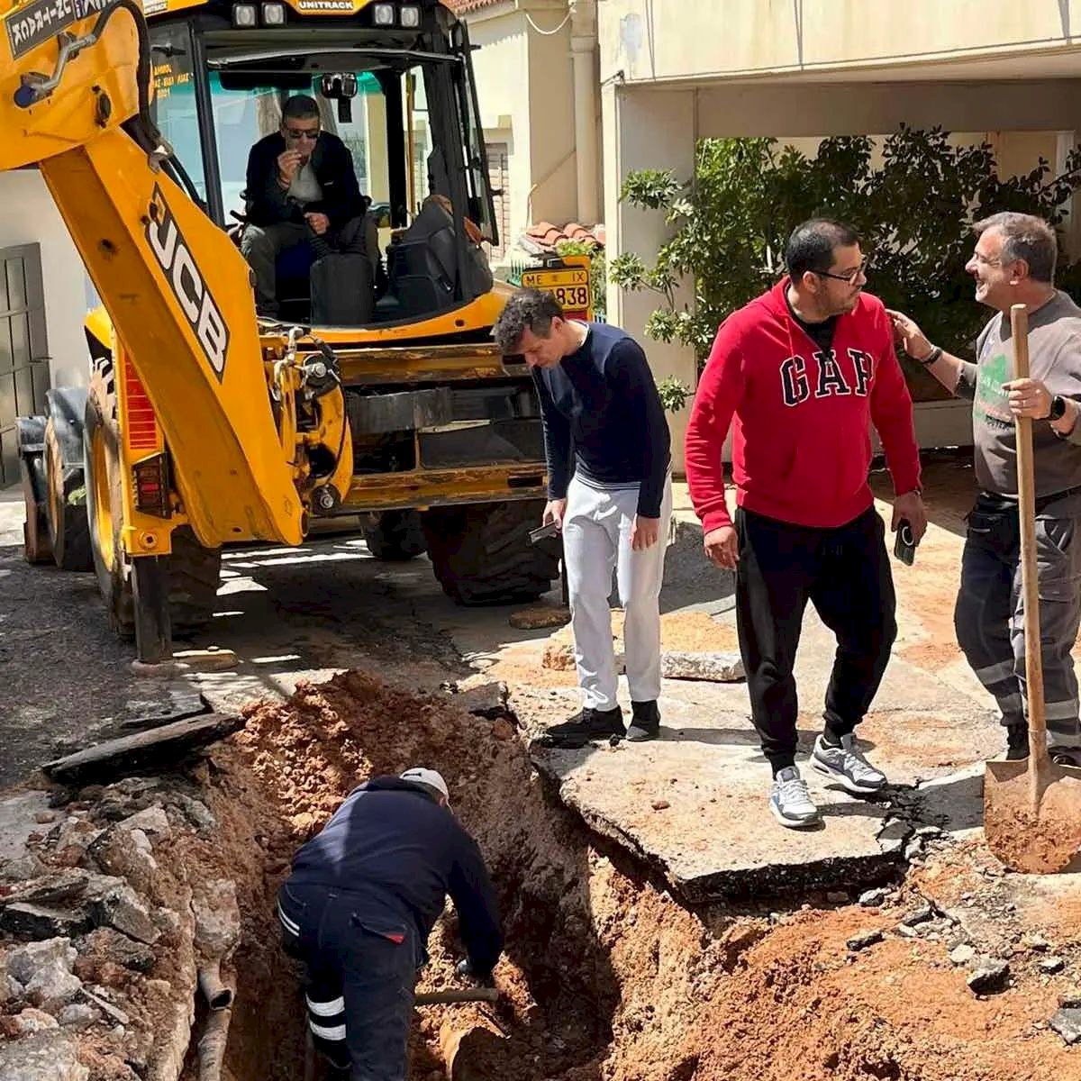 &Mu;&epsilon; ά&mu;&epsilon;&sigma;&eta; &pi;&alpha;&rho;έ&mu;&beta;&alpha;&sigma;&eta; &tau;&omicron;&upsilon; &Delta;ή&mu;&omicron;&upsilon; &Mu;ά&nu;&delta;&rho;&alpha;&sigmaf; - &Epsilon;&iota;&delta;&upsilon;&lambda;&lambda;ί&alpha;&sigmaf;, &alpha;&pi;&omicron;&kappa;&alpha;&tau;&alpha;&sigma;&tau;ά&theta;&eta;&kappa;&epsilon; &eta; &beta;&lambda;ά&beta;&eta; &sigma;&tau;&omicron;&nu; &kappa;&epsilon;&nu;&tau;&rho;&iota;&kappa;ό &alpha;&gamma;&omega;&gamma;ό ύ&delta;&rho;&epsilon;&upsilon;&sigma;&eta;&sigmaf; &sigma;&tau;&eta;&nu; &pi;&epsilon;&rho;&iota;&omicron;&chi;ή &Rho;ά&chi;&eta;, &Mu;ά&nu;&delta;&rho;&alpha;&sigmaf;. -  Έ&gamma;&kappa;&alpha;&iota;&rho;&eta; &epsilon;&pi;έ&mu;&beta;&alpha;&sigma;&eta; &tau;&eta;&sigmaf; &Pi;&upsilon;&rho;&omicron;&sigma;&beta;&epsilon;&sigma;&tau;&iota;&kappa;ή&sigmaf; &Upsilon;&pi;&eta;&rho;&epsilon;&sigma;ί&alpha;&sigmaf; &sigma;&tau;&eta;&nu; &Sigma;&upsilon;&nu;&omicron;&iota;&kappa;ί&alpha; &Pi;&alpha;&pi;&alpha;&kappa;ώ&sigma;&tau;&alpha;.