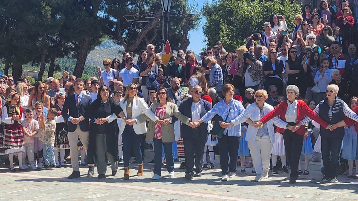 &Mu;&epsilon; &kappa;ά&theta;&epsilon; &mu;&epsilon;&gamma;&alpha;&lambda;&omicron;&pi;&rho;έ&pi;&epsilon;&iota;&alpha; &epsilon;&omicron;&rho;&tau;ά&sigma;&tau;&eta;&kappa;&epsilon; &tau;&omicron; έ&theta;&iota;&mu;&omicron; &tau;&omicron;&upsilon; &Alpha;&gamma;ί&omicron;&upsilon; &Gamma;&epsilon;&omega;&rho;&gamma;ί&omicron;&upsilon; &sigma;&tau;&alpha; &Beta;ί&lambda;&iota;&alpha;