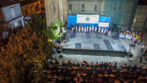 Με τεράστια επιτυχία πραγματοποιήθηκε ο ετήσιος χορός του Χορευτικός Σύλλογος Ερυθρών "Το Κριεκούκι" υπό την αιγίδα του Δήμου Μάνδρας – Ειδυλλίας