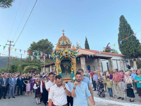 Με λαμπρότητα και ευλάβεια ολοκληρώθηκαν οι εκδηλώσεις για τον εορτασμό της Αγίας Τριάδας στον Δήμο Μάνδρας – Ειδυλλίας