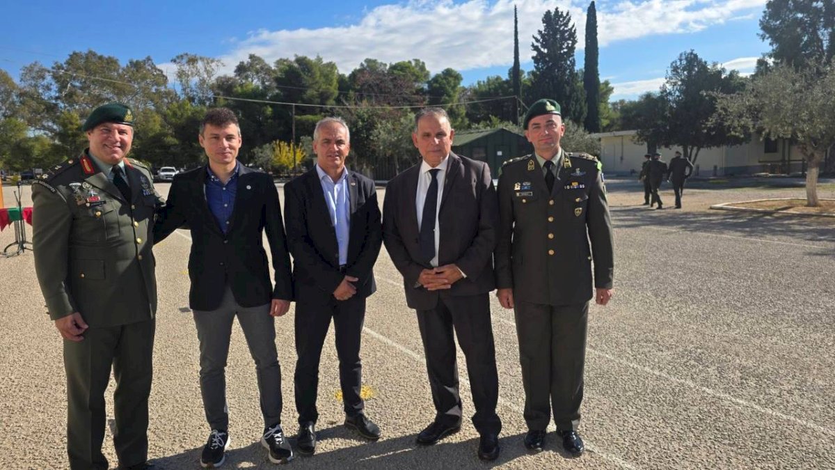 &Omicron; &Delta;ή&mu;&alpha;&rho;&chi;&omicron;&sigmaf; &Mu;ά&nu;&delta;&rho;&alpha;&sigmaf;-&Epsilon;&iota;&delta;&upsilon;&lambda;&lambda;ί&alpha;&sigmaf; &Alpha;&rho;&mu;ό&delta;&iota;&omicron;&sigmaf; &Gamma;. &Delta;&rho;ί&kappa;&omicron;&sigmaf;, &sigma;&tau;&eta; &tau;&epsilon;&lambda;&epsilon;&tau;ή &alpha;&pi;&omicron;&nu;&omicron;&mu;ή&sigmaf; &Pi;&tau;έ&rho;&upsilon;&gamma;&alpha;&sigmaf; &Rho;ί&pi;&tau;&eta;, &tau;&omicron;&upsilon; 865 &Tau;&Epsilon;&Nu;&Epsilon;&Phi;