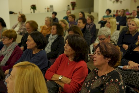 Με ιδιαίτερη επιτυχία η εκδήλωση με αφορμή την Παγκόσμια Ημέρα για την εξάλειψη της βίας κατά των Γυναικών, στο πλαίσιο της δράσης ευαισθητοποίησης του Δήμου Μάνδρας – Ειδυλλίας