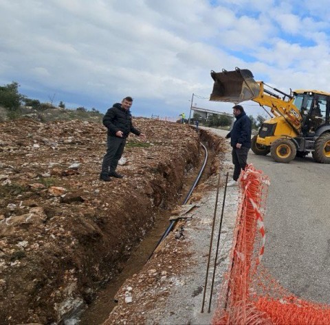 Ξεκίνησε το έργο που θα λύσει οριστικά το πρόβλημα της υδροδότησης για το σύνολο των οικισμών της ΔΕ Μάνδρας, μετά από 50 χρόνια