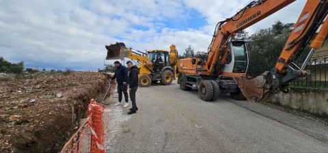 Ξεκίνησε το έργο που θα λύσει οριστικά το πρόβλημα της υδροδότησης για το σύνολο των οικισμών της ΔΕ Μάνδρας, μετά από 50 χρόνια