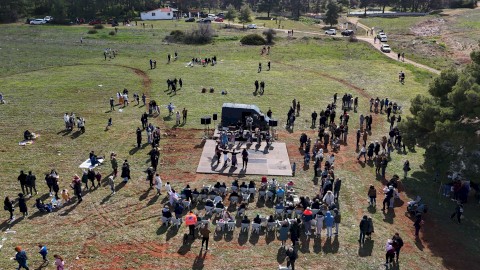 Καθαρά Δευτέρα στον Δήμο Μάνδρας-Ειδυλλίας: Γέμισε από ζωή το Μελετάκι Μάνδρας μετά από δεκαετίες με δωρεάν γεύσεις της Σαρακοστής, μουσική και χορό