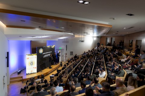 Τιμητική βράβευση για το έργο στην οδική ασφάλεια και την επένδυση σε πράσινες τεχνολογίες στον Δήμο Μάνδρας – Ειδυλλίας  από τα βραβεία του «CAR OF THE YEAR 2025»