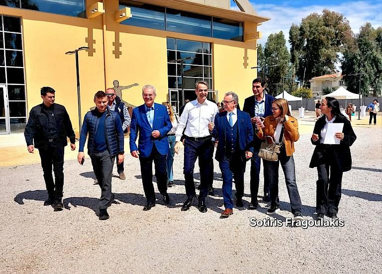 Επίσκεψη Κυριάκου Μητσοτάκη στην έκθεση «Ανοιχτό Μουσείο» της Βάνας Ξένου - Τετ α τετ Μητσοτάκη με τον Δήμαρχο Αρμόδιο Γ. Δρίκο