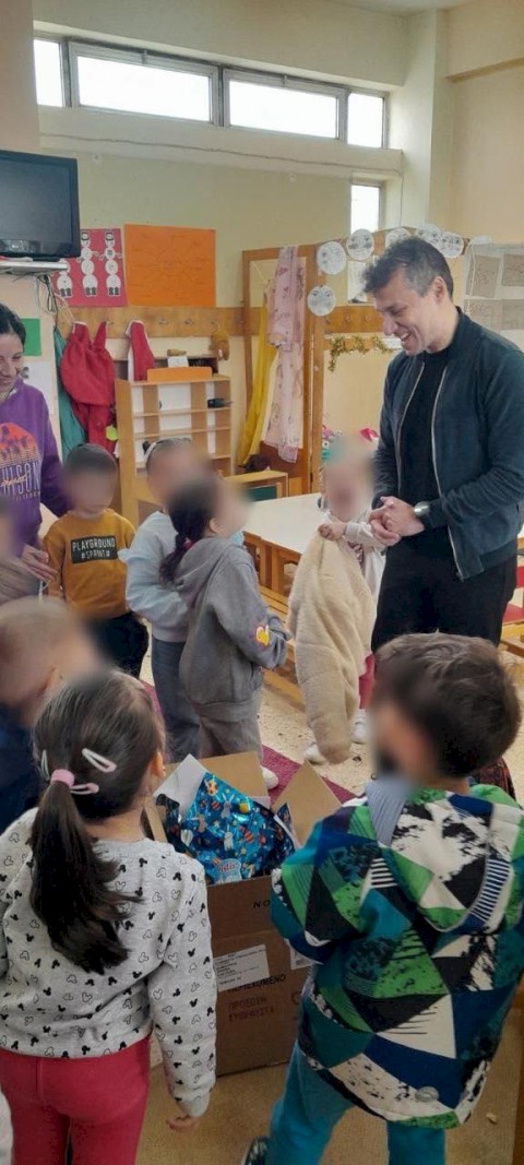 Πασχαλινά δώρα και ευχές από το Δήμαρχο Μάνδρας-Ειδυλλίας Αρμόδιο Γ. Δρίκο προς όλα τα παιδιά των νηπιαγωγείων σε όλες τις Δημοτικές Ενότητες