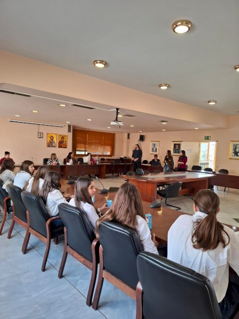 Όταν η αλληλεγγύη επιστρέφει και πολλαπλασιάζεται – 1300€ σε διατακτικές στο Κοινωνικό Παντοπωλείο από μαθητές Γυμνασίου της Νέας Παιδείας