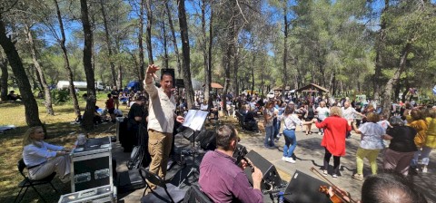 Για πρώτη φορά – ένας νέος θεσμός γεννιέται στον Δήμο μας! Η πρώτη Πρωτομαγιάτικη γιορτή στο δάσος της Κιάφας είναι γεγονός και ανοίγει τον δρόμο για έναν νέο θεσμό εξωστρέφειας, πολιτισμού και συμμετοχής!