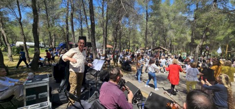 Για πρώτη φορά – ένας νέος θεσμός γεννιέται στον Δήμο μας! Η πρώτη Πρωτομαγιάτικη γιορτή στο δάσος της Κιάφας είναι γεγονός και ανοίγει τον δρόμο για έναν νέο θεσμό εξωστρέφειας, πολιτισμού και συμμετοχής!