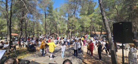 Για πρώτη φορά – ένας νέος θεσμός γεννιέται στον Δήμο μας! Η πρώτη Πρωτομαγιάτικη γιορτή στο δάσος της Κιάφας είναι γεγονός και ανοίγει τον δρόμο για έναν νέο θεσμό εξωστρέφειας, πολιτισμού και συμμετοχής!