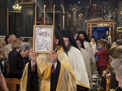Μεγαλοπρεπής Εορτασμός των Πολιούχων Αγίων Κωνσταντίνου και Ελένης στη Μάνδρα – Τιμητικό Άγημα και Διπλή Φιλαρμονική πλαισίωσαν για πρώτη φορά την Ιερή Λιτανεία των Πολιούχων Κωνσταντίνου και Ελένης