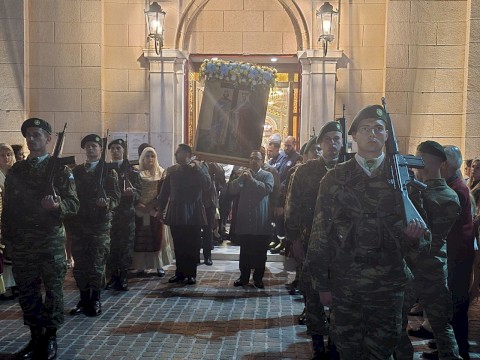Μεγαλοπρεπής Εορτασμός των Πολιούχων Αγίων Κωνσταντίνου και Ελένης στη Μάνδρα – Τιμητικό Άγημα και Διπλή Φιλαρμονική πλαισίωσαν για πρώτη φορά την Ιερή Λιτανεία των Πολιούχων Κωνσταντίνου και Ελένης