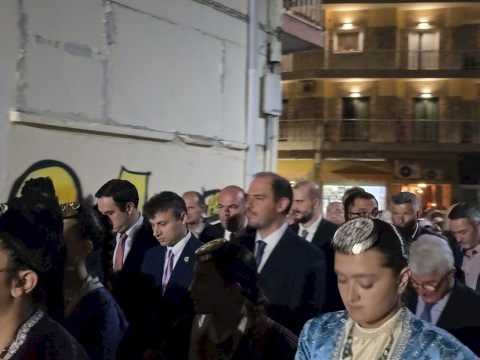Μεγαλοπρεπής Εορτασμός των Πολιούχων Αγίων Κωνσταντίνου και Ελένης στη Μάνδρα – Τιμητικό Άγημα και Διπλή Φιλαρμονική πλαισίωσαν για πρώτη φορά την Ιερή Λιτανεία των Πολιούχων Κωνσταντίνου και Ελένης