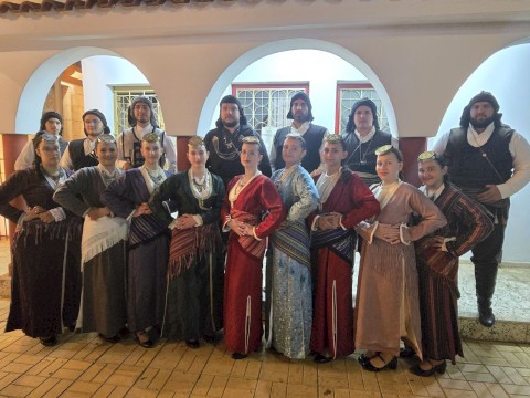 Μεγαλοπρεπής Εορτασμός των Πολιούχων Αγίων Κωνσταντίνου και Ελένης στη Μάνδρα – Τιμητικό Άγημα και Διπλή Φιλαρμονική πλαισίωσαν για πρώτη φορά την Ιερή Λιτανεία των Πολιούχων Κωνσταντίνου και Ελένης
