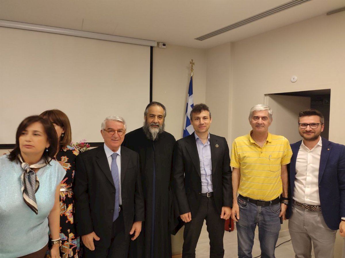 &Sigma;&upsilon;&gamma;&kappa;ί&nu;&eta;&sigma;&eta; &kappa;&alpha;&iota; &pi;&nu;&epsilon;&upsilon;&mu;&alpha;&tau;&iota;&kappa;ό&sigmaf; &sigma;&tau;&omicron;&chi;&alpha;&sigma;&mu;ό&sigmaf; &sigma;&tau;&eta;&nu; &omicron;&mu;&iota;&lambda;ί&alpha; &tau;&omicron;&upsilon; &Pi;&alpha;&nu;&omicron;&sigma;&iota;&omicron;&lambda;&omicron;&gamma;&iota;ό&tau;&alpha;&tau;&omicron;&upsilon; &Alpha;&rho;&chi;&iota;&mu;&alpha;&nu;&delta;&rho;ί&tau;&eta; &Mu;&alpha;&nu;&delta;&rho;&alpha;ί&omicron;&upsilon; &pi;. &Iota;&alpha;&kappa;ώ&beta;&omicron;&upsilon; &Kappa;&alpha;&nu;ά&kappa;&eta; &sigma;&tau;&eta; &Mu;ά&nu;&delta;&rho;&alpha; &mu;&epsilon; &theta;έ&mu;&alpha; &laquo;&Alpha;&gamma;&alpha;&pi;ώ, ά&rho;&alpha; &upsilon;&pi;ά&rho;&chi;&omega;&raquo;