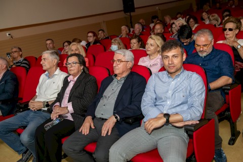 Υπάρχει ακόμη… στη φωνή μας, στη μνήμη μας, στην ψυχή μας». Μουσικό αφιέρωμα του Δήμου Μάνδρας – Ειδυλλίας στον Στέλιο Καζαντζίδη
