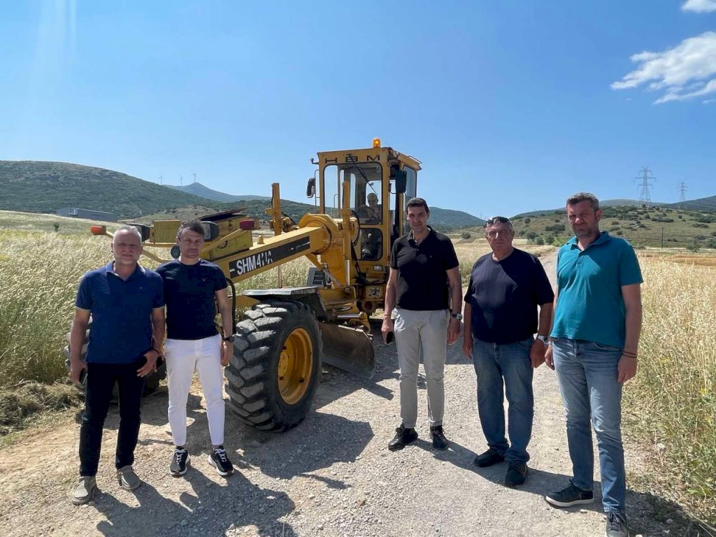 Ξεκίνησαν οι εργασίες διάνοιξης αγροτικών δρόμων στις Ερυθρές από τον Δήμο Μάνδρας - Ειδυλλίας σε συνεργασία με την Περιφέρεια Αττικής – Ο Δήμος με σχέδιο και συνέπεια δίπλα στους αγρότες.