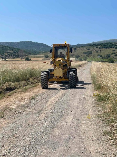 Ξεκίνησαν οι εργασίες διάνοιξης αγροτικών δρόμων στις Ερυθρές από τον Δήμο Μάνδρας - Ειδυλλίας σε συνεργασία με την Περιφέρεια Αττικής – Ο Δήμος με σχέδιο και συνέπεια δίπλα στους αγρότες.