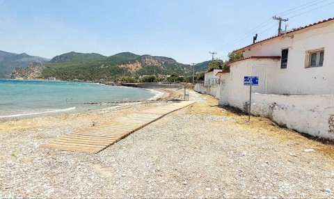 Ο Δήμος Μάνδρας-Ειδυλλίας επενδύει στην καθολική προσβασιμότητα – Ράμπα ΑμεΑ για δεύτερη συνεχή χρονιά στην παραλία Αλεποχωρίου
