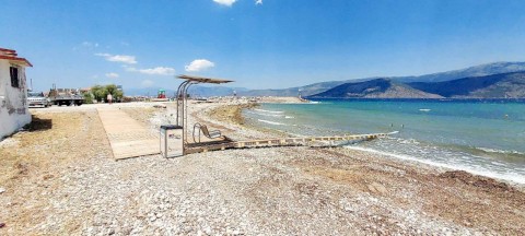 Ο Δήμος Μάνδρας-Ειδυλλίας επενδύει στην καθολική προσβασιμότητα – Ράμπα ΑμεΑ για δεύτερη συνεχή χρονιά στην παραλία Αλεποχωρίου