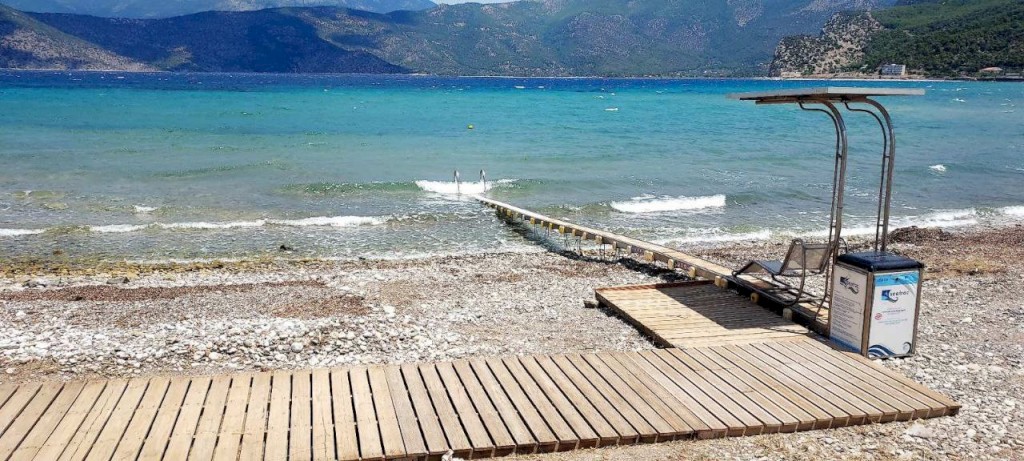 Ο Δήμος Μάνδρας-Ειδυλλίας επενδύει στην καθολική προσβασιμότητα – Ράμπα ΑμεΑ για δεύτερη συνεχή χρονιά στην παραλία Αλεποχωρίου