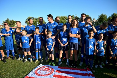 ΓΚΟΛ ΖΩΗΣ ΓΙΑ ΤΟΝ ΑΛΚΙΝΟΟ: ΟΤΑΝ Η ΑΓΑΠΗ ΚΑΙ Η ΑΛΛΗΛΕΓΓΥΗ ΓΕΜΙΖΟΥΝ ΤΑ ΓΗΠΕΔΑ