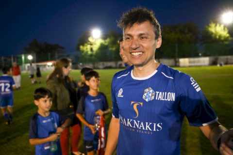 ΓΚΟΛ ΖΩΗΣ ΓΙΑ ΤΟΝ ΑΛΚΙΝΟΟ: ΟΤΑΝ Η ΑΓΑΠΗ ΚΑΙ Η ΑΛΛΗΛΕΓΓΥΗ ΓΕΜΙΖΟΥΝ ΤΑ ΓΗΠΕΔΑ