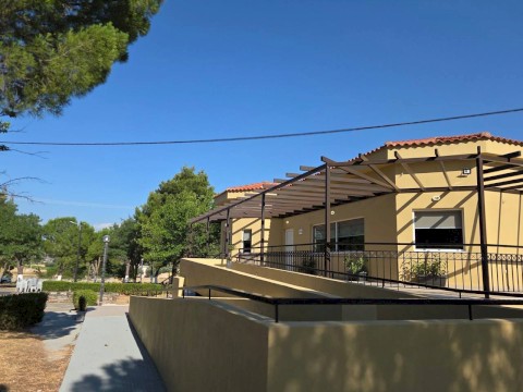 Συνεχίζουμε με έργα!  Εγκαινιάστηκε το νέο δημοτικό αναψυκτήριο στην Οινόη – Ένας χώρος ζωής και συνάντησης για όλους