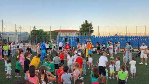 Η τελετή λήξης των παιδικών σταθμών έγινε γιορτή αγάπης και ελπίδας - Με μεγάλη επιτυχία πραγματοποιήθηκε η Γιορτή Λήξης της Σχολικής Χρονιάς του Δήμου Μάνδρας – Ειδυλλίας στο Γήπεδο Βαλαρίας