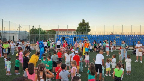 Η τελετή λήξης των παιδικών σταθμών έγινε γιορτή αγάπης και ελπίδας - Με μεγάλη επιτυχία πραγματοποιήθηκε η Γιορτή Λήξης της Σχολικής Χρονιάς του Δήμου Μάνδρας – Ειδυλλίας στο Γήπεδο Βαλαρίας