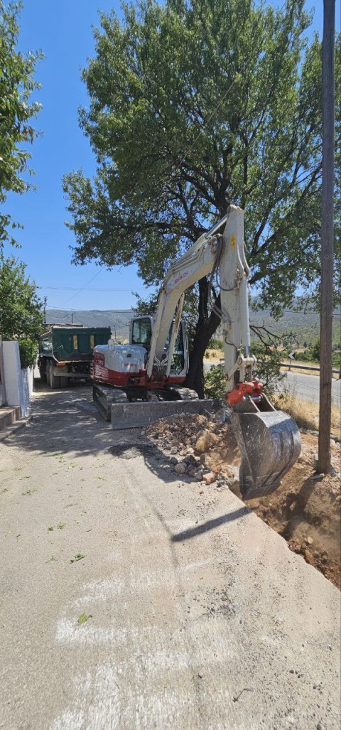 Έργο-τομή 2,5 εκατομμυρίων ευρώ στα Βίλια: Οριστικό τέλος στον αμίαντο – Νέο, σύγχρονο δίκτυο ύδρευσης μετά από 50 χρόνια
