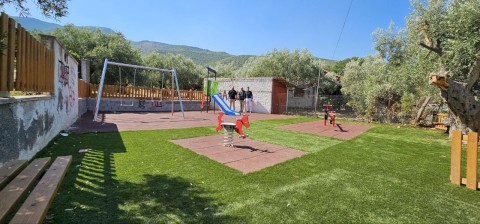 25 χρόνια εγκατάλειψης μετατρέπονται σε στολίδι – Το Πόρτο Γερμενό ξαναγεννιέται με την πρώτη παιδική χαρά, χώρους πρασίνου και νέο πάρκινγκ