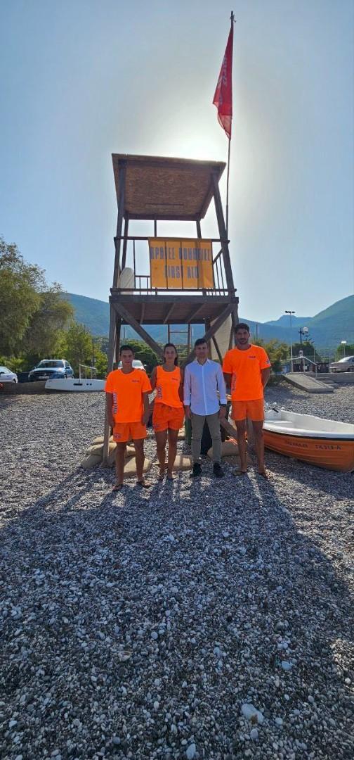 Οι ναυαγοσώστες επέστρεψαν στην παραλία της Ψάθας μετά από χρόνια - Με πρωτοβουλία του Δημάρχου Αρμοδίου Γ.  Δρίκου στην πολυσύχναστη ακτή εφαρμόζεται το πιο ολοκληρωμένο σχέδιο ναυαγοσωστικής κάλυψης.