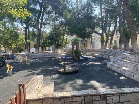 Πόρτο Γερμενό: Νέα έργα - παρεμβάσεις αναβαθμίζουν την εικόνα του παραλιακού μετώπου.