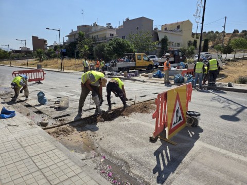 Ο Δήμος Μάνδρας – Ειδυλλίας χαράζει νέα εποχή στην οδική ασφάλεια: Έξυπνες πρότυπες διαβάσεις έξω από τα σχολεία για την προστασία μαθητών και πολιτών