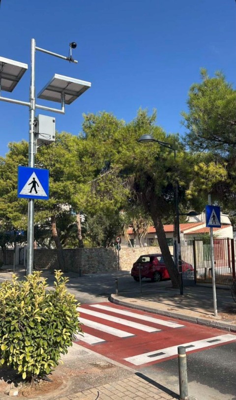 Ο Δήμος Μάνδρας – Ειδυλλίας χαράζει νέα εποχή στην οδική ασφάλεια: Έξυπνες πρότυπες διαβάσεις έξω από τα σχολεία για την προστασία μαθητών και πολιτών