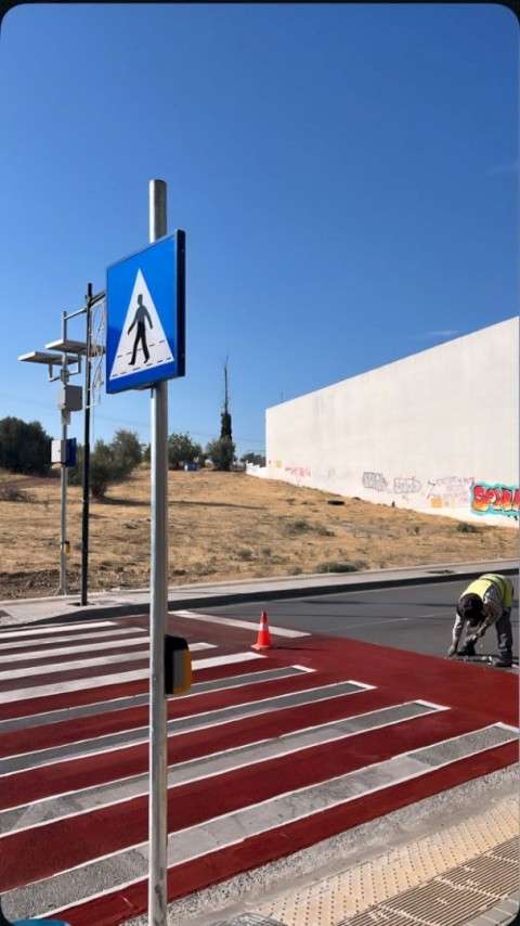Ο Δήμος Μάνδρας – Ειδυλλίας χαράζει νέα εποχή στην οδική ασφάλεια: Έξυπνες πρότυπες διαβάσεις έξω από τα σχολεία για την προστασία μαθητών και πολιτών