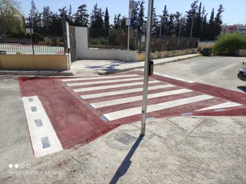 Ο Δήμος Μάνδρας – Ειδυλλίας χαράζει νέα εποχή στην οδική ασφάλεια: Έξυπνες πρότυπες διαβάσεις έξω από τα σχολεία για την προστασία μαθητών και πολιτών
