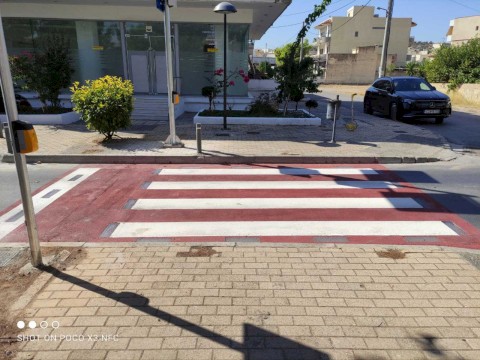 Ο Δήμος Μάνδρας – Ειδυλλίας χαράζει νέα εποχή στην οδική ασφάλεια: Έξυπνες πρότυπες διαβάσεις έξω από τα σχολεία για την προστασία μαθητών και πολιτών