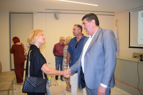 Η Μάνδρα δείχνει τον δρόμο στην προστασία από το κυβερνοέγκλημα - Σημαντική παρέμβαση του Δήμου Μάνδρας – Ειδυλλίας για την ασφάλεια στην ψηφιακή εποχή - Πλήθος κόσμου στην ημερίδα για τις προκλήσεις του Κυβερνοχώρου