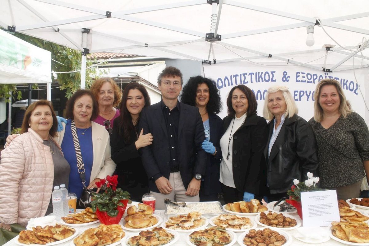 &Eta; &gamma;&eta; &tau;&omega;&nu; &Epsilon;&rho;&upsilon;&theta;&rho;ώ&nu; έ&delta;&omega;&sigma;&epsilon; &kappa;&alpha;&rho;&pi;&omicron;ύ&sigmaf; &epsilon;&pi;&iota;&tau;&upsilon;&chi;ί&alpha;&sigmaf; &ndash; &Mu;&iota;&alpha; &mu;&epsilon;&gamma;ά&lambda;&eta; &gamma;&iota;&omicron;&rho;&tau;ή &pi;&alpha;&rho;ά&delta;&omicron;&sigma;&eta;&sigmaf;, &delta;&eta;&mu;&iota;&omicron;&upsilon;&rho;&gamma;ί&alpha;&sigmaf; &kappa;&alpha;&iota; &pi;&rho;&omicron;ό&delta;&omicron;&upsilon; &sigma;&tau;&eta; 1&eta; Έ&kappa;&theta;&epsilon;&sigma;&eta; &Alpha;&gamma;&rho;&omicron;&tau;&iota;&kappa;ώ&nu; &Pi;&rho;&omicron;ϊό&nu;&tau;&omega;&nu;