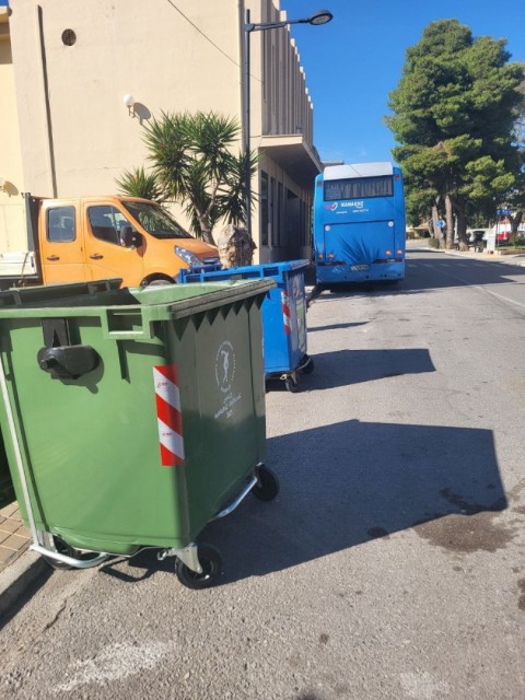 400 νέοι κάδοι ενισχύουν το δίκτυο καθαριότητας του Δήμου Μάνδρας–Ειδυλλίας
